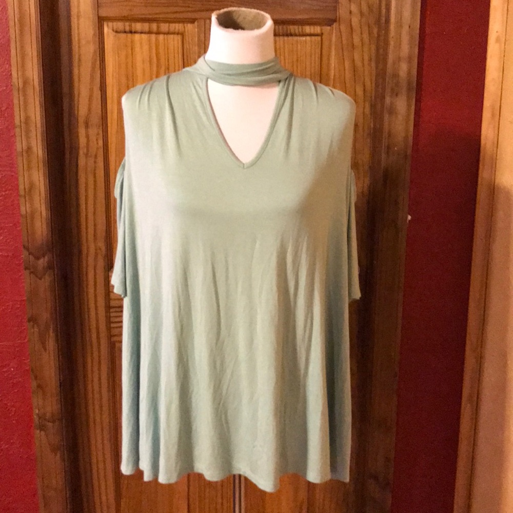 NWT Rain cold shoulder top